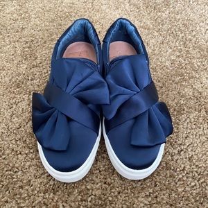 Navy blue cute bow slip ons